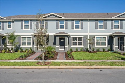 Townhouse in Winter Garden, Florida 3 bedrooms, 145.67 sq.m. № 1679978 - photo 1