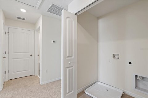 Townhouse in Winter Garden, Florida 3 bedrooms, 145.67 sq.m. № 1679978 - photo 11
