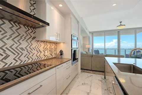 Condo in Sarasota, Florida, 2 bedrooms  № 1854259 - photo 16