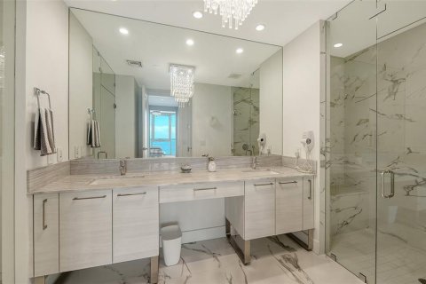 Condo in Sarasota, Florida, 2 bedrooms  № 1854259 - photo 27