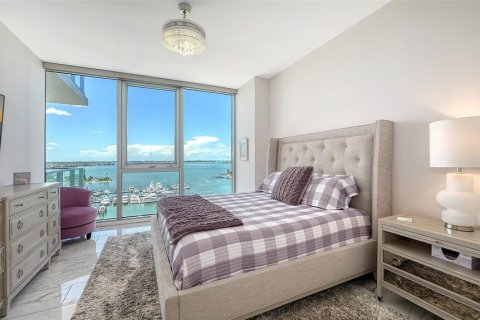 Condo in Sarasota, Florida, 2 bedrooms  № 1854259 - photo 23