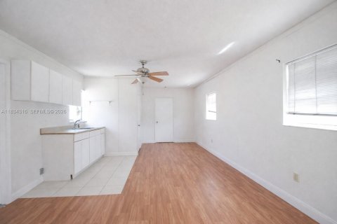 Снять в аренду виллу или дом в Вест-Парк, Флорида 4 спальни, 97.55м2, № 1961260 - фото 15