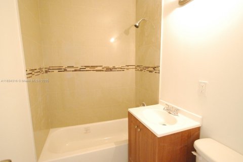 Casa en alquiler en West Park, Florida, 3 dormitorios, 97.55 m2 № 1961260 - foto 13