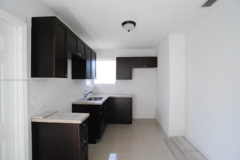 Casa en alquiler en West Park, Florida, 3 dormitorios, 97.55 m2 № 1961260 - foto 11