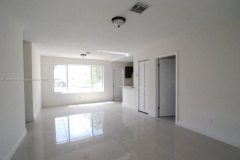 Casa en alquiler en West Park, Florida, 3 dormitorios, 97.55 m2 № 1961260 - foto 9