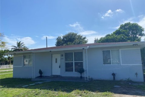 Casa en alquiler en West Park, Florida, 3 dormitorios, 97.55 m2 № 1961260 - foto 2