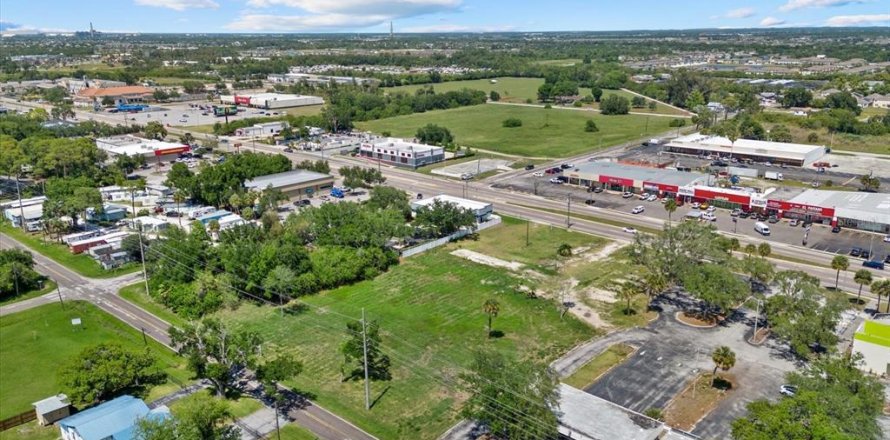 Propiedad comercial en Ruskin, Florida № 2097872