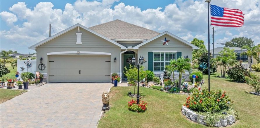Villa ou maison à Punta Gorda, Floride 4 chambres, 169.83 m2 № 2351737