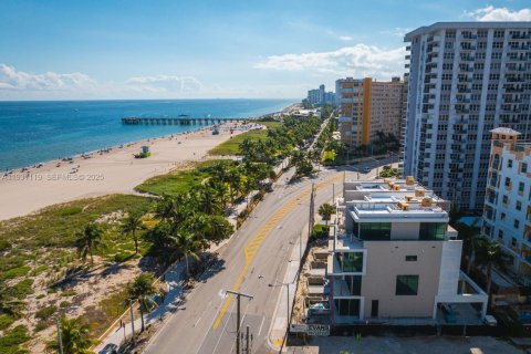 Townhouse in Pompano Beach, Florida 4 bedrooms, 325.99 sq.m. № 1990296 - photo 28