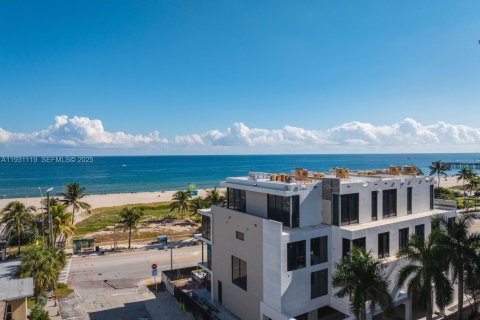 Townhouse in Pompano Beach, Florida 4 bedrooms, 325.99 sq.m. № 1990296 - photo 5