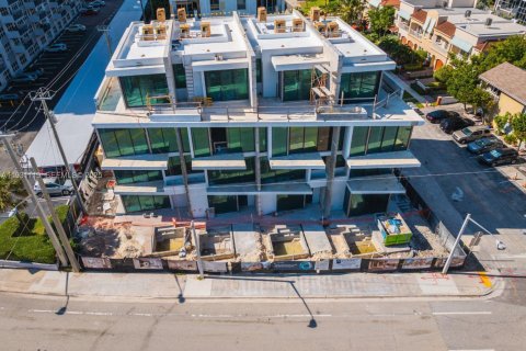 Townhouse in Pompano Beach, Florida 4 bedrooms, 325.99 sq.m. № 1990296 - photo 19