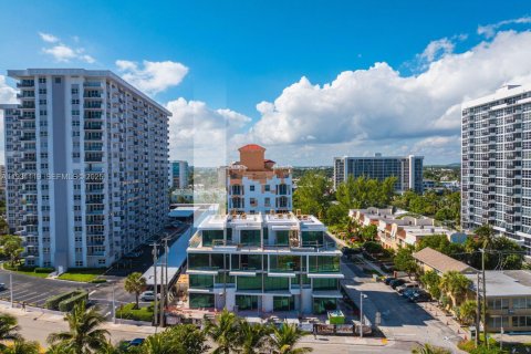 Townhouse in Pompano Beach, Florida 4 bedrooms, 325.99 sq.m. № 1990296 - photo 3