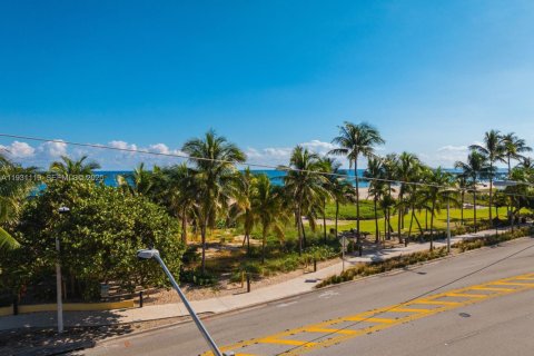 Townhouse in Pompano Beach, Florida 4 bedrooms, 325.99 sq.m. № 1990296 - photo 30