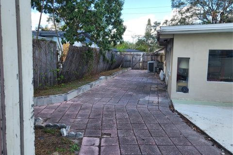 House in Tampa, Florida 3 bedrooms, 195.75 sq.m. № 1847378 - photo 5