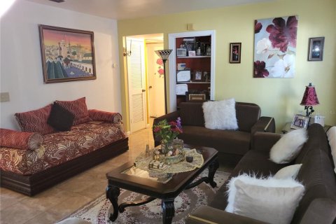 House in Tampa, Florida 3 bedrooms, 195.75 sq.m. № 1847378 - photo 27
