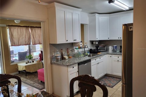 House in Tampa, Florida 3 bedrooms, 195.75 sq.m. № 1847378 - photo 12
