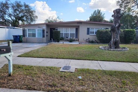 House in Tampa, Florida 3 bedrooms, 195.75 sq.m. № 1847378 - photo 2