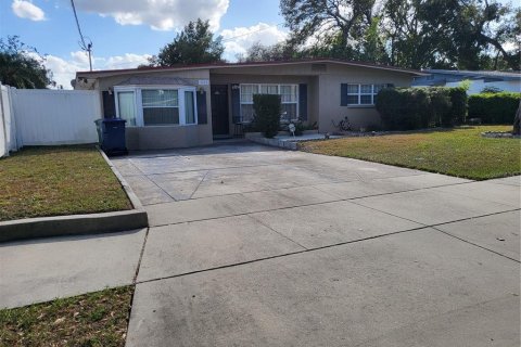 House in Tampa, Florida 3 bedrooms, 195.75 sq.m. № 1847378 - photo 1