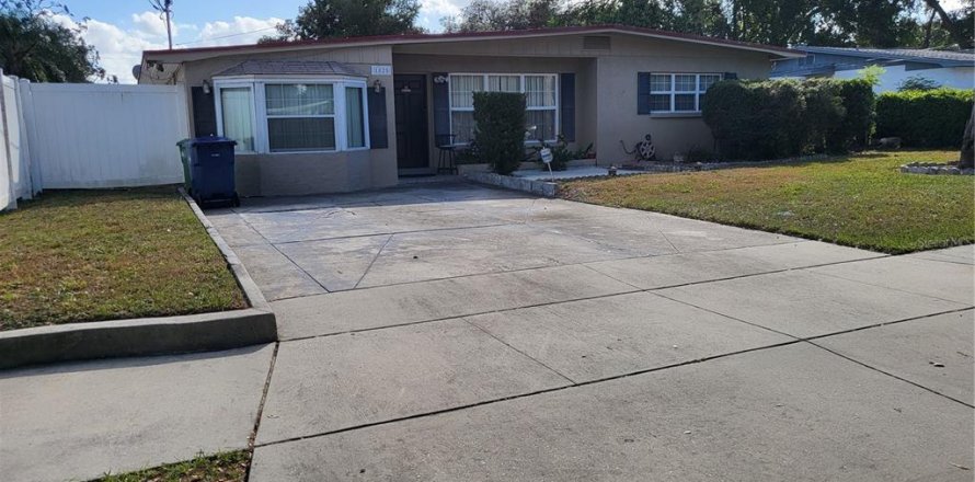 House in Tampa, Florida 3 bedrooms, 195.75 sq.m. № 1847378