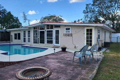 House in Tampa, Florida 3 bedrooms, 195.75 sq.m. № 1847378 - photo 3