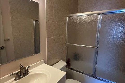 Condo in Saint Petersburg, Florida, 1 bedroom № 2110047 - photo 16
