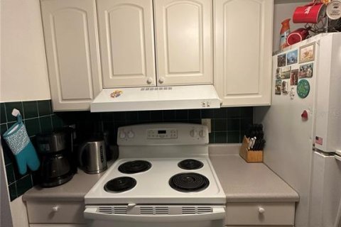 Condo in Saint Petersburg, Florida, 1 bedroom № 2110047 - photo 11