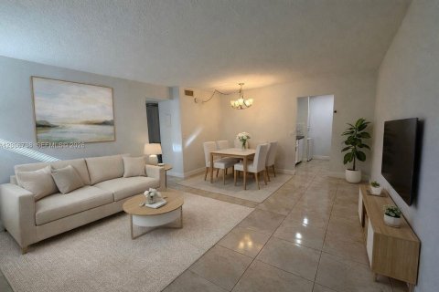 Condominio en alquiler en Coral Springs, Florida, 2 dormitorios, 71.35 m2 № 2071155 - foto 10
