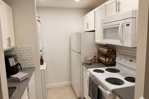 Condominio en alquiler en Coral Springs, Florida, 2 dormitorios, 71.35 m2 № 2071155 - foto 7