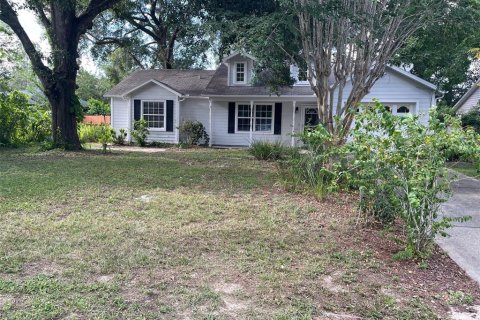 House in Mount Dora, Florida 3 bedrooms, 118.17 sq.m. № 1772810 - photo 1