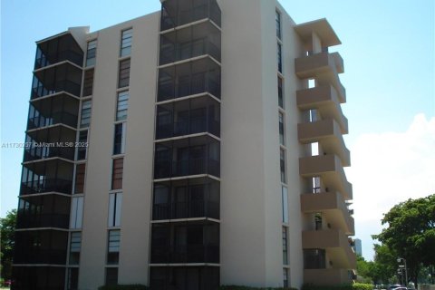 Купить кондоминиум в Авентура, Флорида 1 спальня, 67.82м2, № 2054409 - фото 3