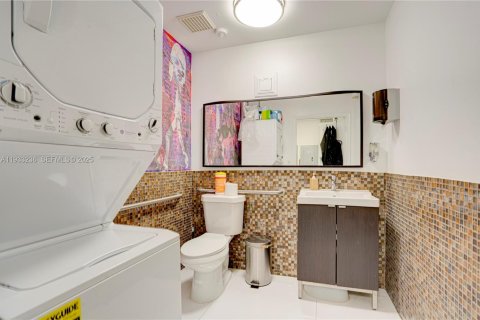 Propiedad comercial en venta en Miami, Florida № 2054915 - foto 19