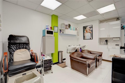 Propiedad comercial en venta en Miami, Florida № 2054915 - foto 20