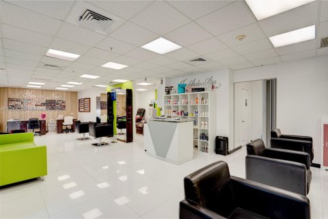Propiedad comercial en venta en Miami, Florida № 2054915 - foto 29