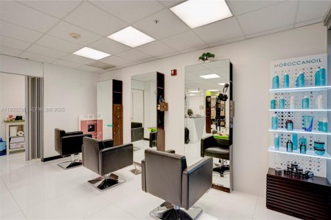 Propiedad comercial en venta en Miami, Florida № 2054915 - foto 17