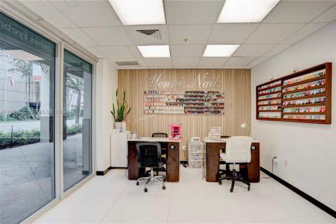 Propiedad comercial en venta en Miami, Florida № 2054915 - foto 24