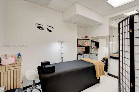 Propiedad comercial en venta en Miami, Florida № 2054915 - foto 22
