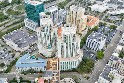 Propiedad comercial en venta en Miami, Florida № 2054915 - foto 9