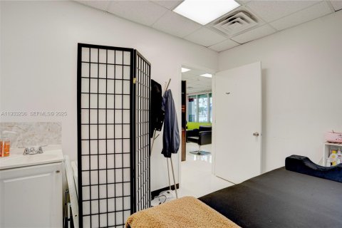 Propiedad comercial en venta en Miami, Florida № 2054915 - foto 23