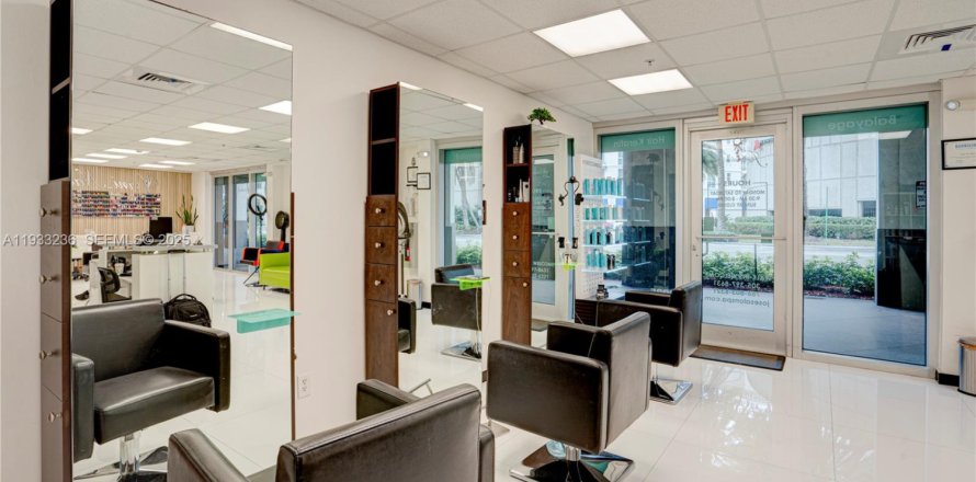 Propiedad comercial en Miami, Florida № 2054915