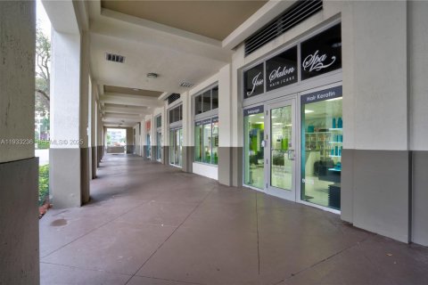 Propiedad comercial en venta en Miami, Florida № 2054915 - foto 14