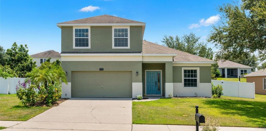 House in Clermont, Florida 4 bedrooms, 232.07 sq.m. № 1904992