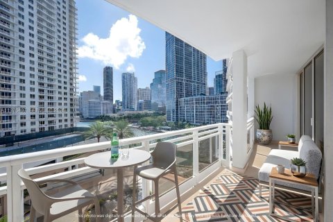 Condo in Miami, Florida, 1 bedroom  № 2042492 - photo 2
