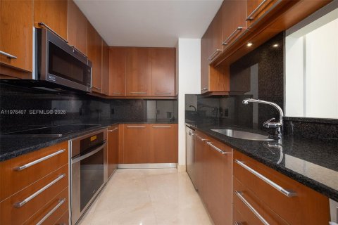 Condo in Miami, Florida, 1 bedroom  № 2042492 - photo 6