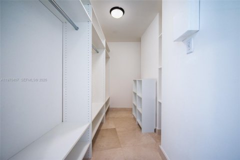 Condo in Miami, Florida, 1 bedroom  № 2042492 - photo 10