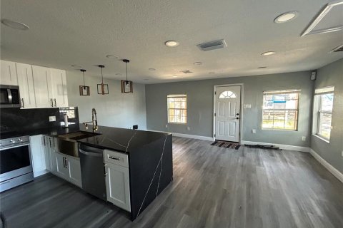 Casa en alquiler en Tampa, Florida, 3 dormitorios, 92.72 m2 № 2103378 - foto 5