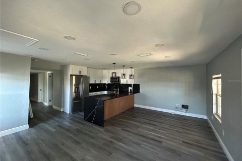 Casa en alquiler en Tampa, Florida, 3 dormitorios, 92.72 m2 № 2103378 - foto 4