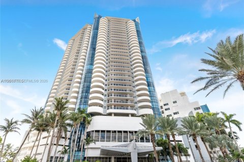 Condo in Miami Beach, Florida, 2 bedrooms № 2082038 - photo 17