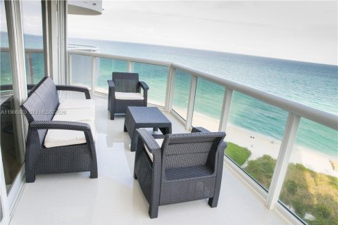 Condo in Miami Beach, Florida, 2 bedrooms № 2082038 - photo 2