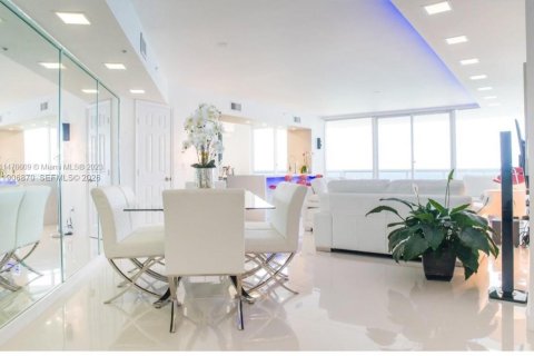 Condo in Miami Beach, Florida, 2 bedrooms № 2082038 - photo 4