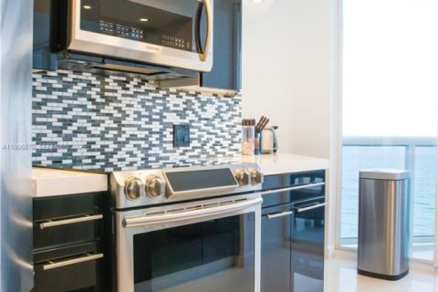 Condo in Miami Beach, Florida, 2 bedrooms № 2082038 - photo 20